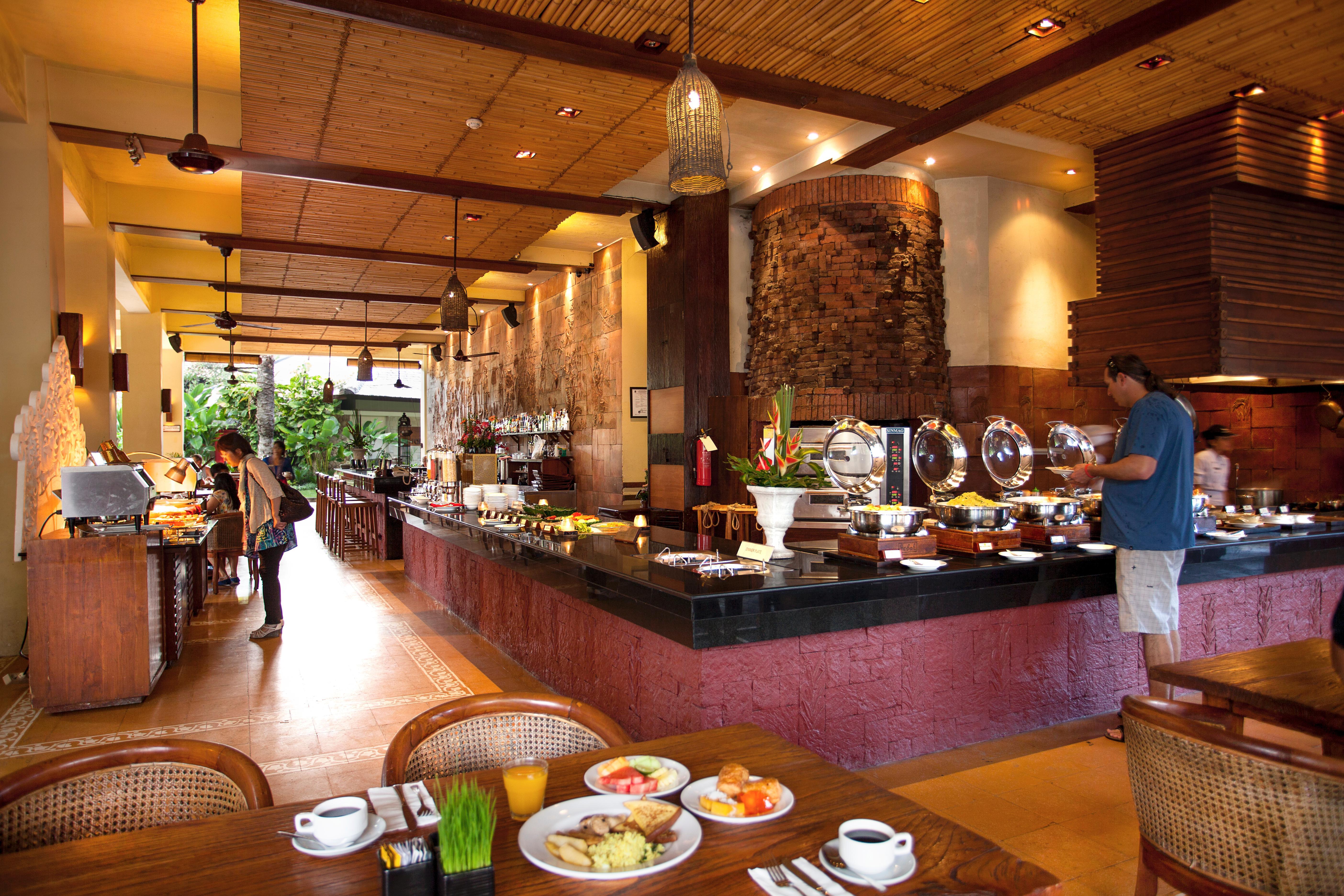 קוטה לומבוק Ramayana Suites And Resort מראה חיצוני תמונה The restaurant at the Royal Thai Police Cadet School