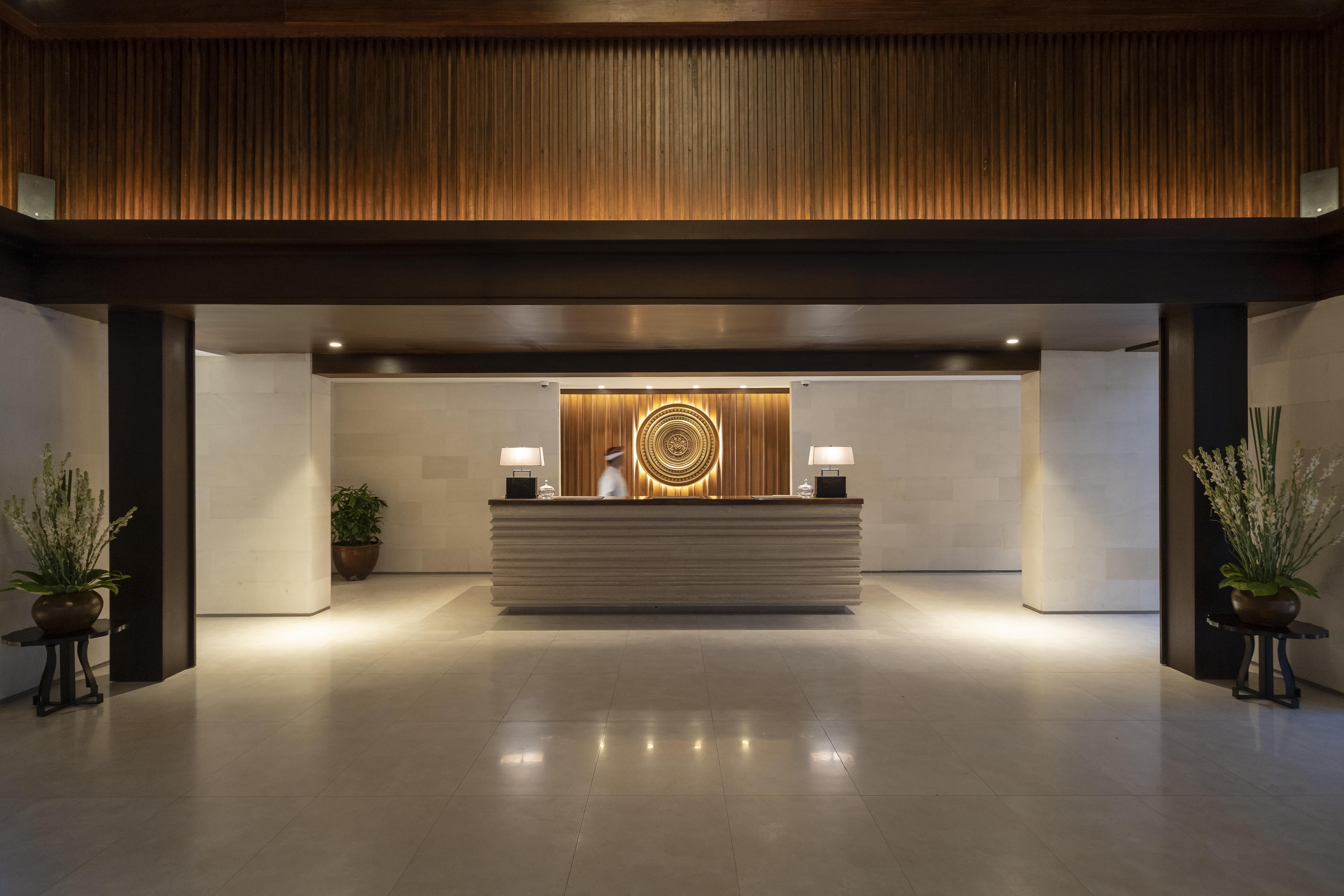 קוטה לומבוק Ramayana Suites And Resort מראה חיצוני תמונה The lobby of the hotel