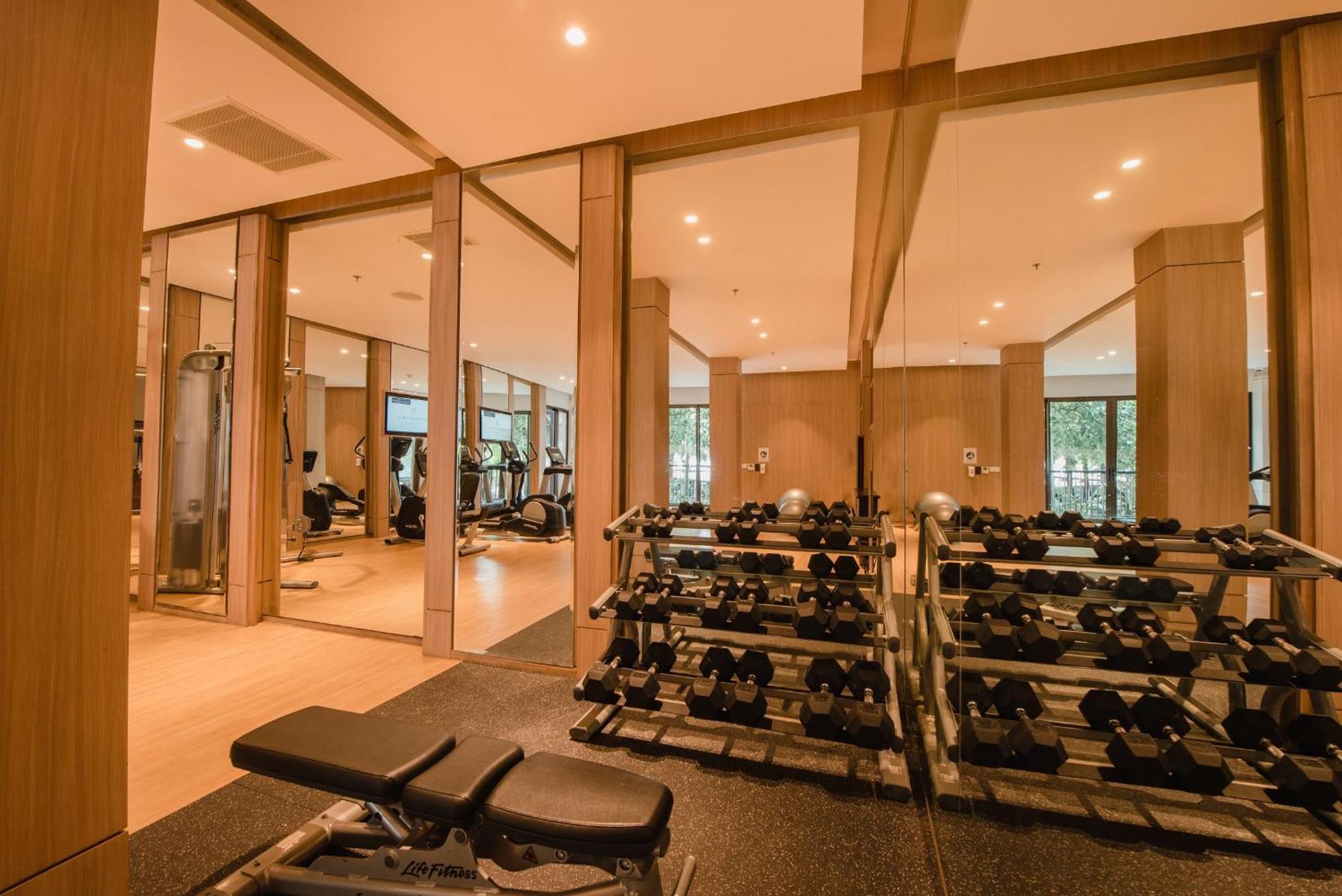 קוטה לומבוק Ramayana Suites And Resort מראה חיצוני תמונה The gym at the hotel