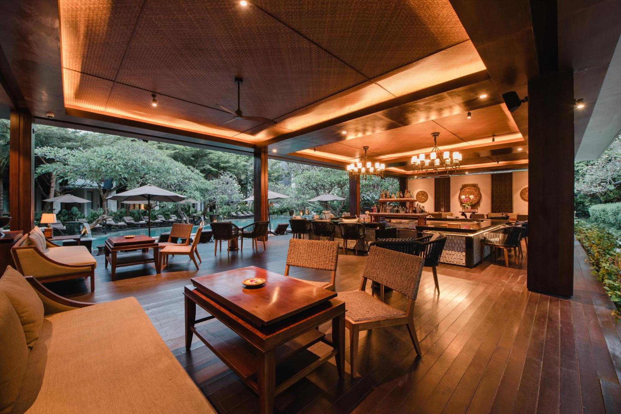 קוטה לומבוק Ramayana Suites And Resort מראה חיצוני תמונה The restaurant at the resort