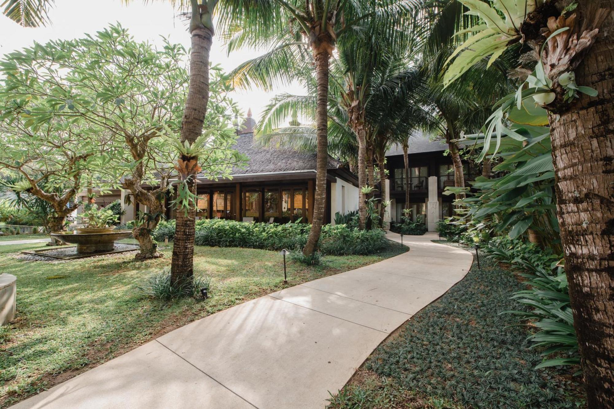 קוטה לומבוק Ramayana Suites And Resort מראה חיצוני תמונה The Banyan Tree Spa at the Banyan Tree Hotel, Phuket, Thailand