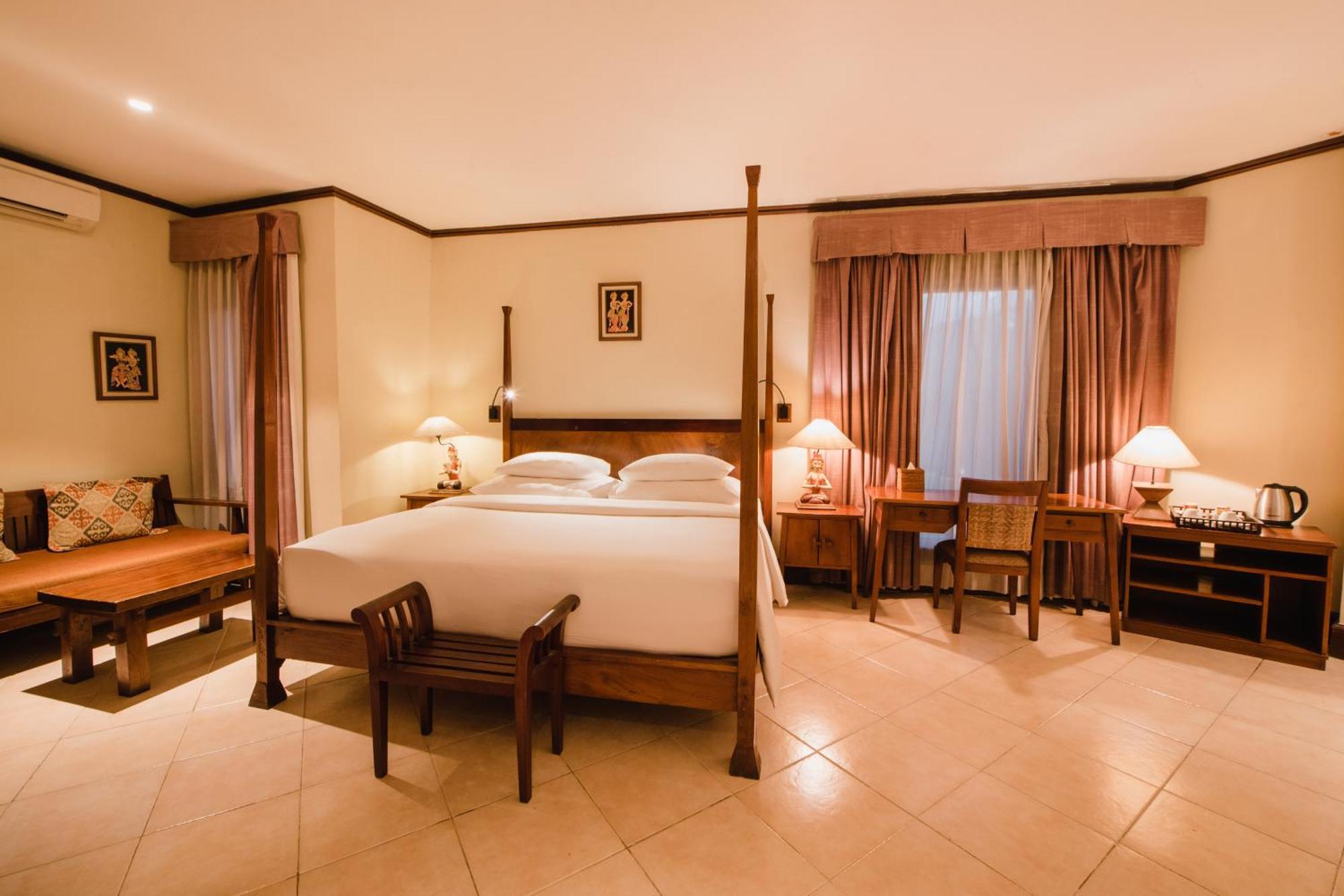 קוטה לומבוק Ramayana Suites And Resort מראה חיצוני תמונה A room at the hotel
