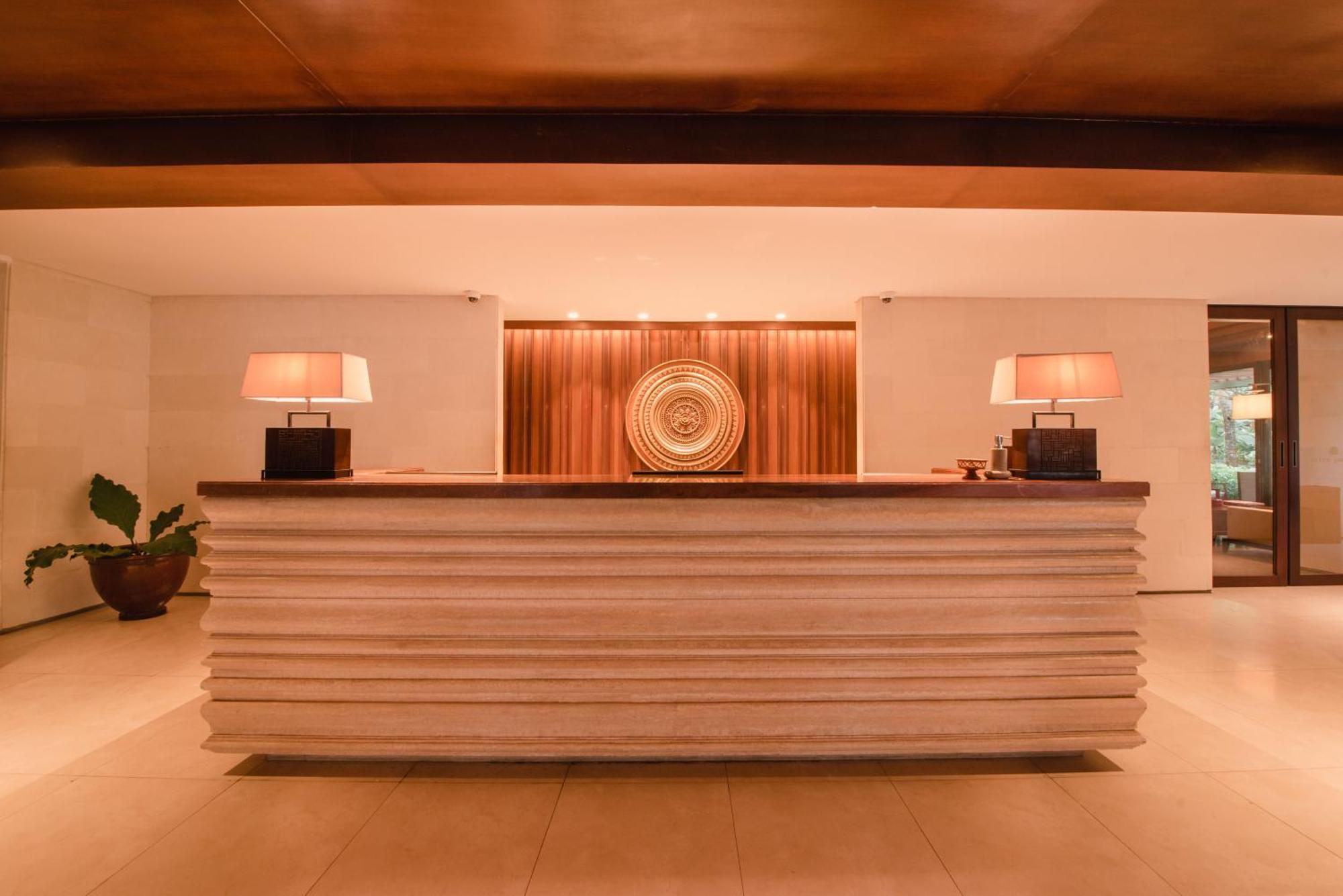 קוטה לומבוק Ramayana Suites And Resort מראה חיצוני תמונה The reception area of the hotel