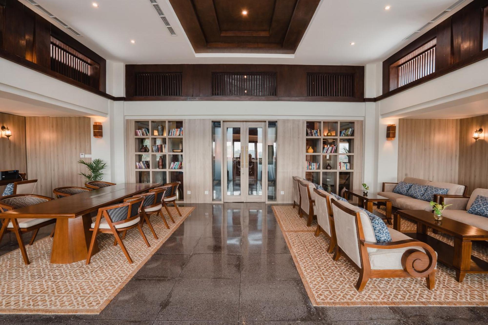 קוטה לומבוק Ramayana Suites And Resort מראה חיצוני תמונה Library at the resort