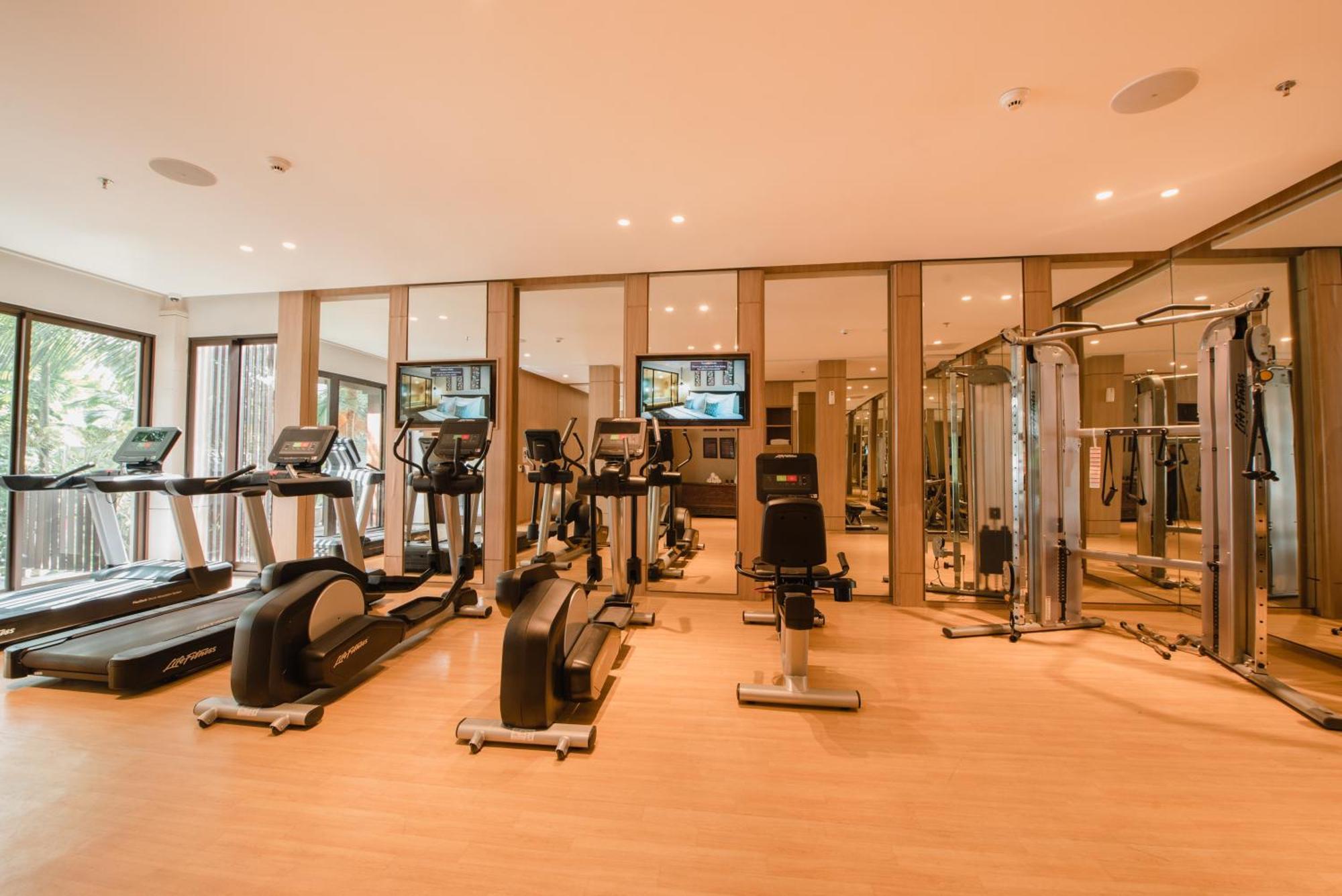 קוטה לומבוק Ramayana Suites And Resort מראה חיצוני תמונה The gym at the hotel